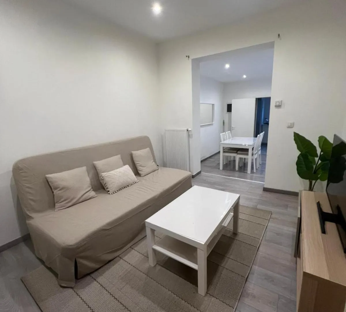 Appartement Confortable Avec Garage Premier Etage Sans Terrasse contacts